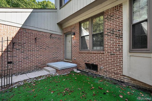 7240 Nottingham Court, West Bloomfield, MI 48322