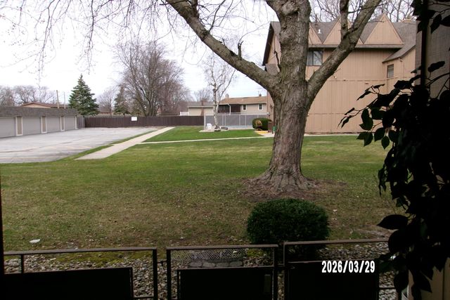 405 Old Stone Road E2, Munster, IN 46321