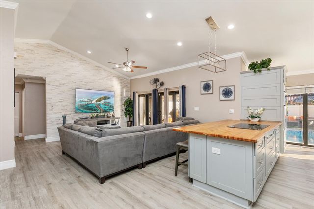 6484 NW 55th Manor, Coral Springs, FL 33067