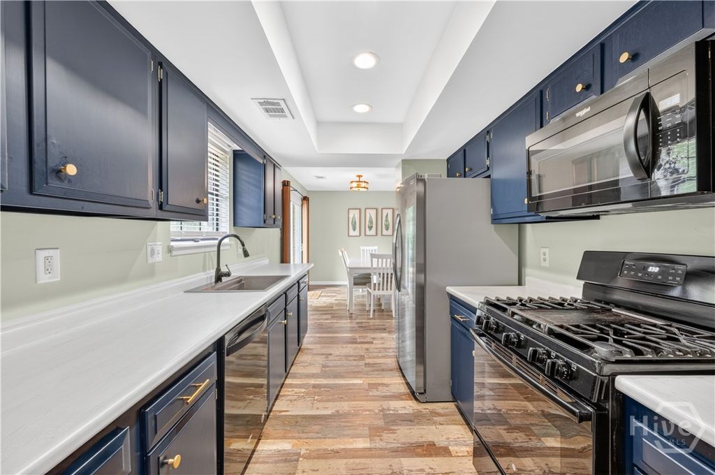 Image 6 of property listing at 201 Blue Heron Drive, Savannah, GA 31410