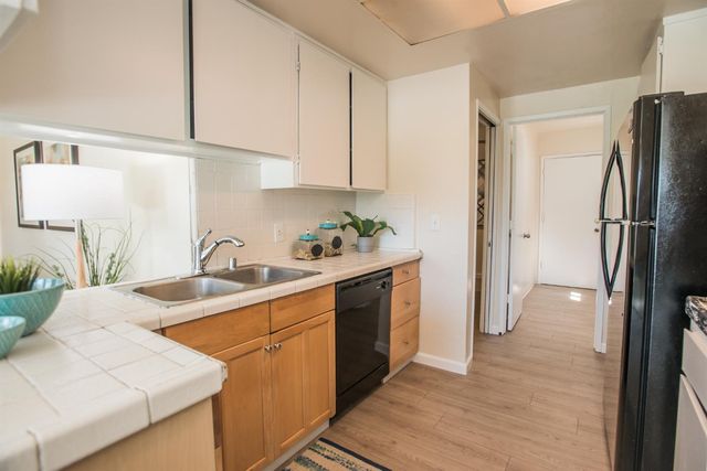 6282 Denslow Way, Sacramento, CA 95823