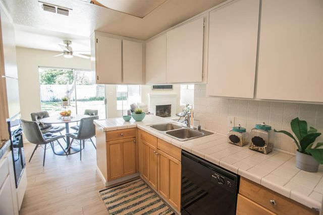 6282 Denslow Way, Sacramento, CA 95823