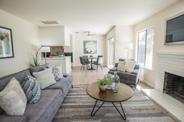 6282 Denslow Way, Sacramento, CA 95823