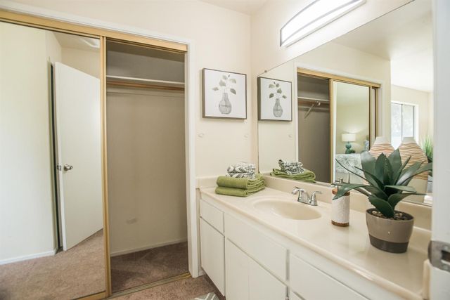 6282 Denslow Way, Sacramento, CA 95823