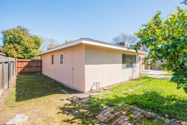 6282 Denslow Way, Sacramento, CA 95823