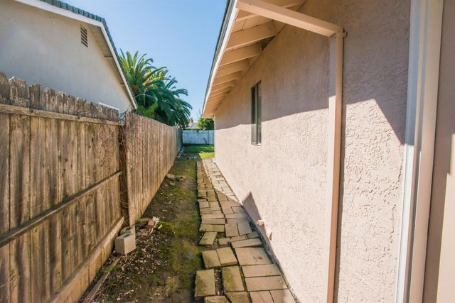 6282 Denslow Way, Sacramento, CA 95823