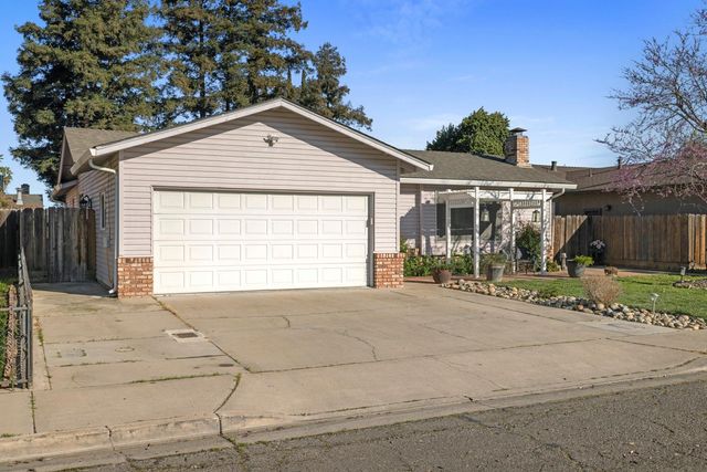 2241 Rochelle Ave, Turlock, CA 95382