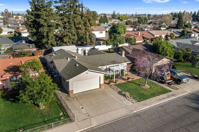 2241 Rochelle Ave, Turlock, CA 95382