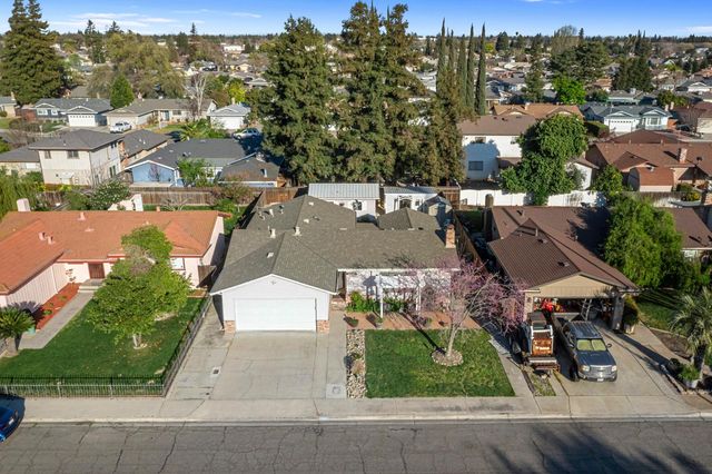 2241 Rochelle Ave, Turlock, CA 95382