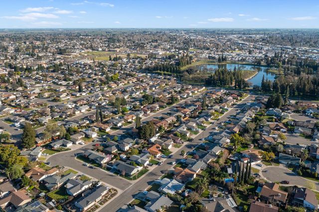 2241 Rochelle Ave, Turlock, CA 95382