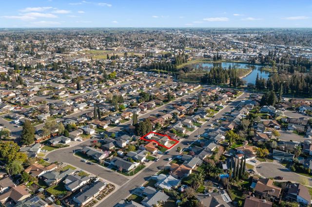 2241 Rochelle Ave, Turlock, CA 95382