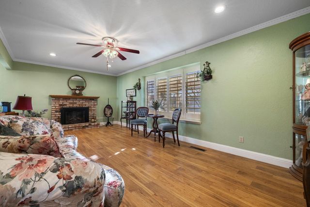 2241 Rochelle Ave, Turlock, CA 95382