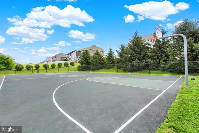 245 HOLLYHOCK DR, Manchester, PA 17345