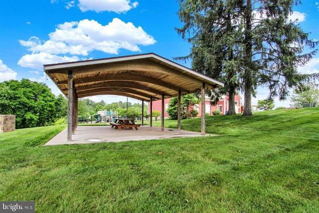 245 HOLLYHOCK DR, Manchester, PA 17345