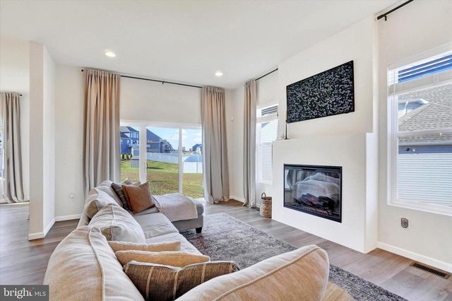 245 HOLLYHOCK DR, Manchester, PA 17345