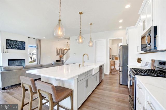 245 HOLLYHOCK DR, Manchester, PA 17345