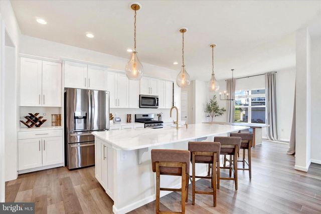 245 HOLLYHOCK DR, Manchester, PA 17345