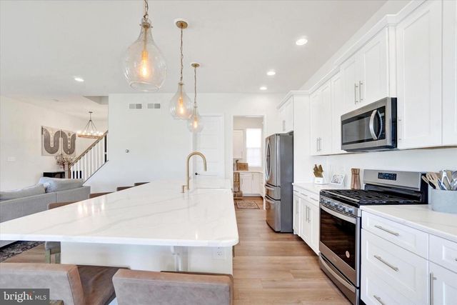 245 HOLLYHOCK DR, Manchester, PA 17345