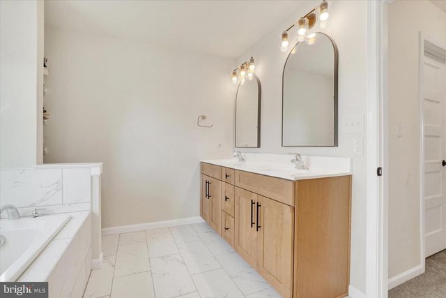 245 HOLLYHOCK DR, Manchester, PA 17345