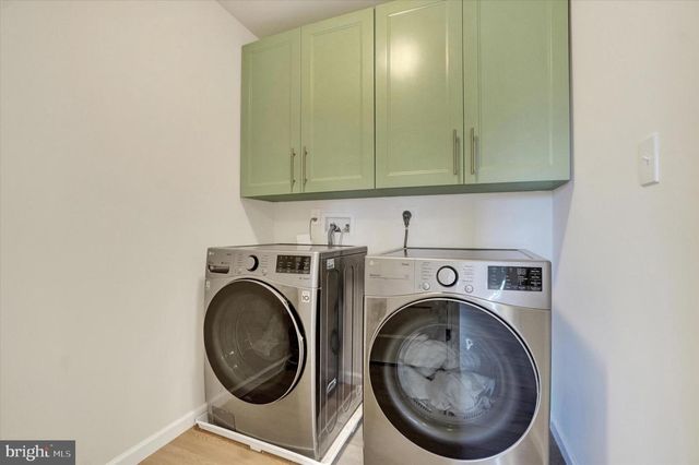 245 HOLLYHOCK DR, Manchester, PA 17345