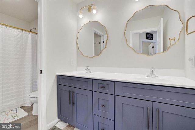 245 HOLLYHOCK DR, Manchester, PA 17345