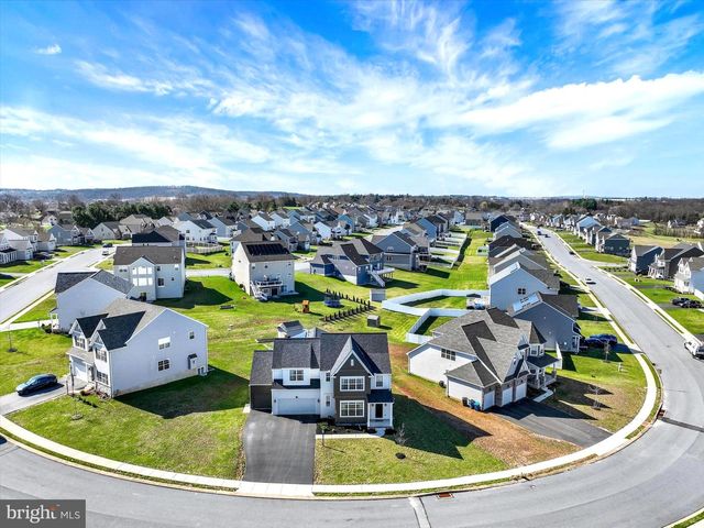 245 HOLLYHOCK DR, Manchester, PA 17345