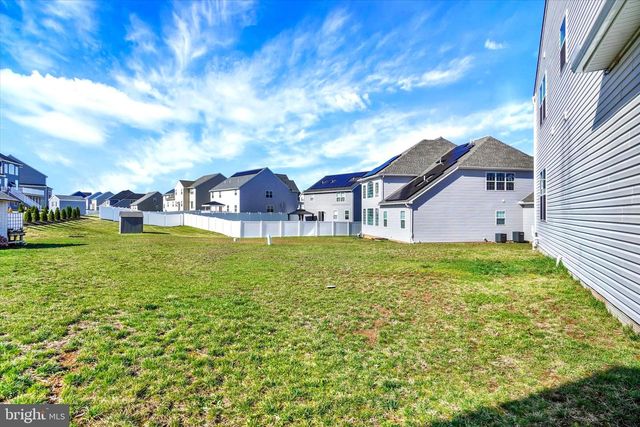 245 HOLLYHOCK DR, Manchester, PA 17345