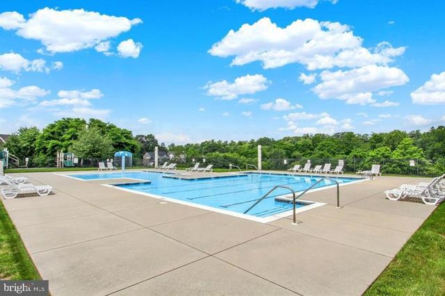 245 HOLLYHOCK DR, Manchester, PA 17345