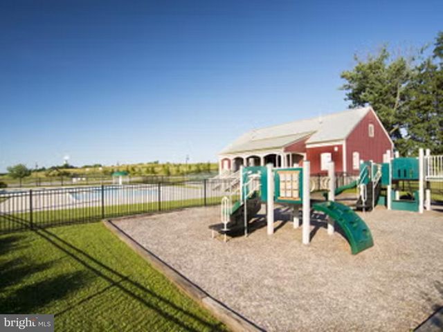 245 HOLLYHOCK DR, Manchester, PA 17345