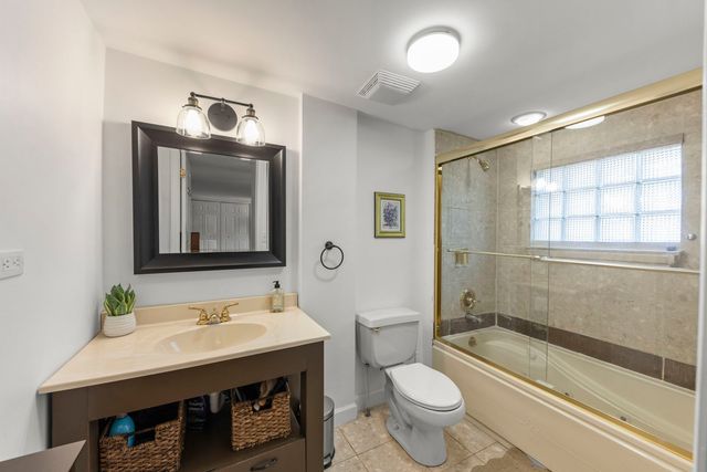 146 W Greenfield Avenue, Lombard, IL 60148