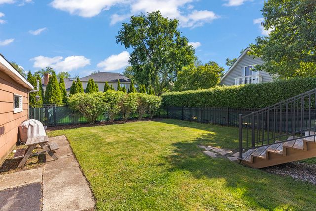 146 W Greenfield Avenue, Lombard, IL 60148