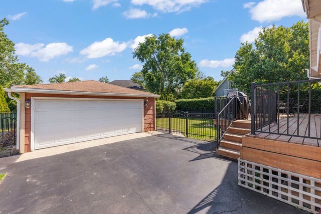 146 W Greenfield Avenue, Lombard, IL 60148
