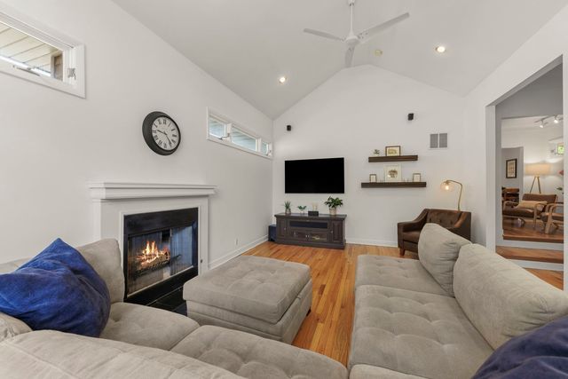 146 W Greenfield Avenue, Lombard, IL 60148