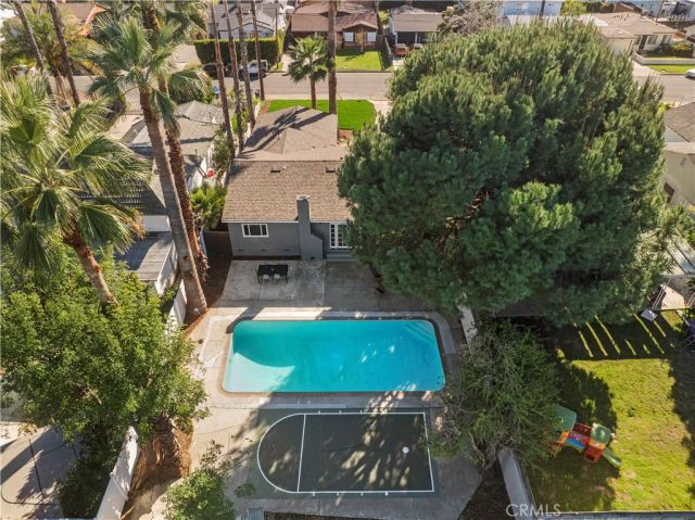 15933 Haynes Street, Van Nuys, CA 91406