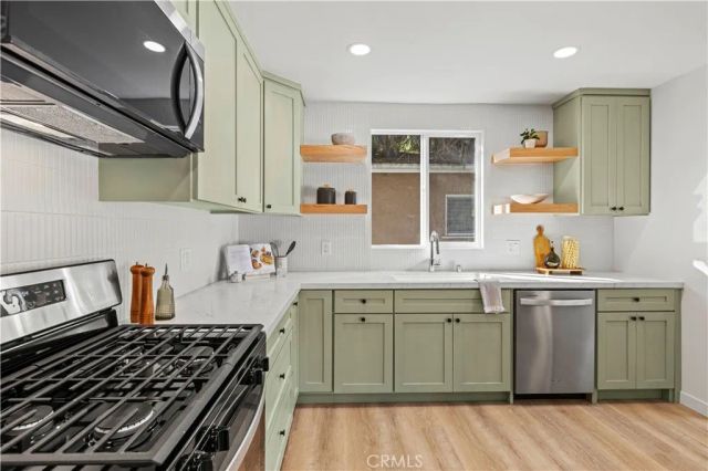 15933 Haynes Street, Van Nuys, CA 91406