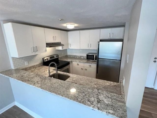 200 Woodlawn Ave 206, North Providence, RI 02904