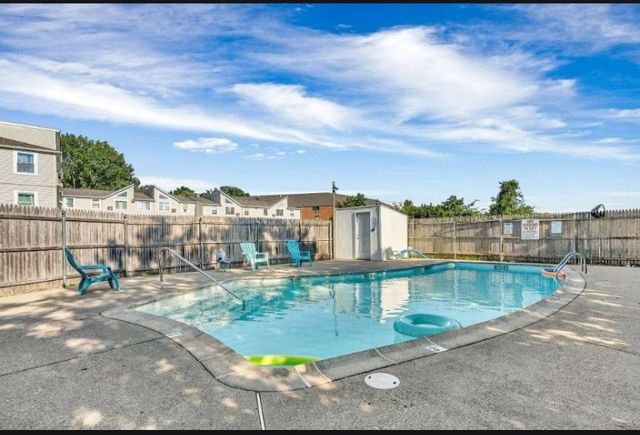 200 Woodlawn Ave 206, North Providence, RI 02904