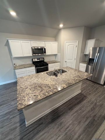 7825 Joe Lynn Trails, Denham Springs, LA 70726