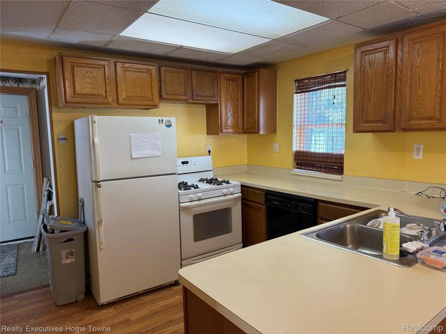 16258 Evergreen Avenue, Eastpointe, MI 48021