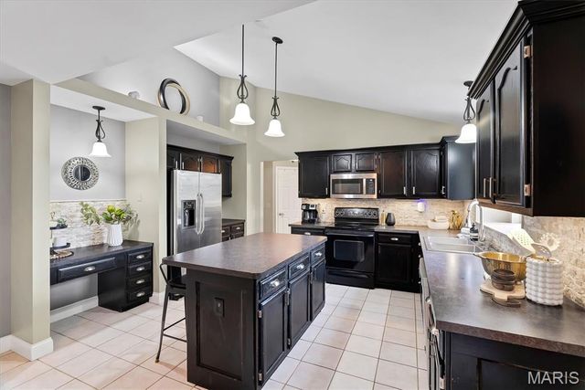 216 Country Hollow Court, St Charles, MO 63304