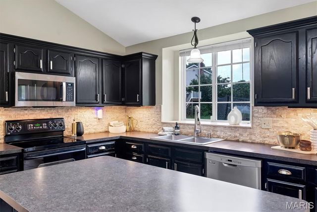 216 Country Hollow Court, St Charles, MO 63304