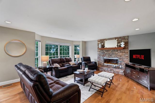216 Country Hollow Court, St Charles, MO 63304