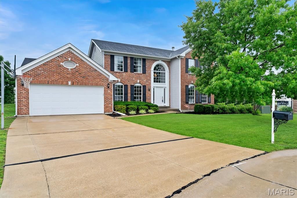 216 Country Hollow Court, St Charles, MO 63304