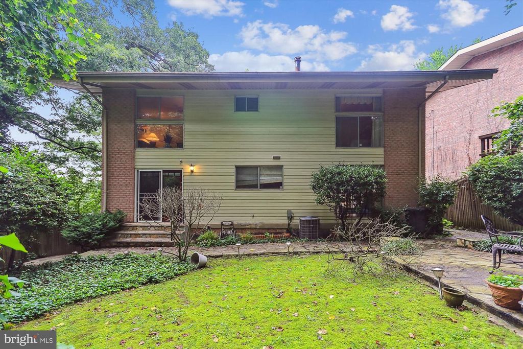 2901 HILLCREST DR SE, Washington, DC 20020