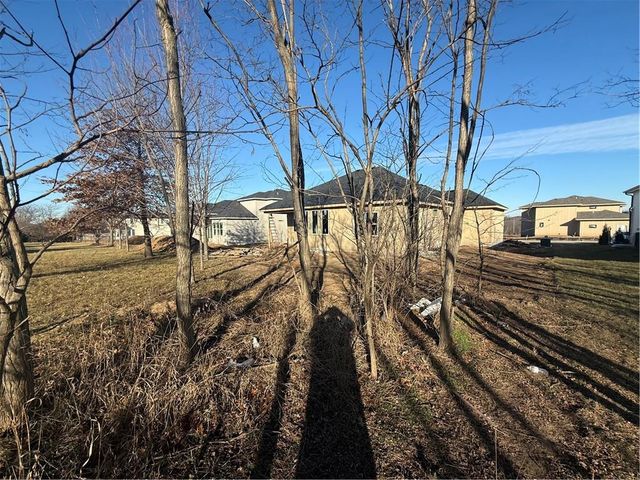 2616 NE Woodland Oak Drive, Lee's Summit, MO 64086