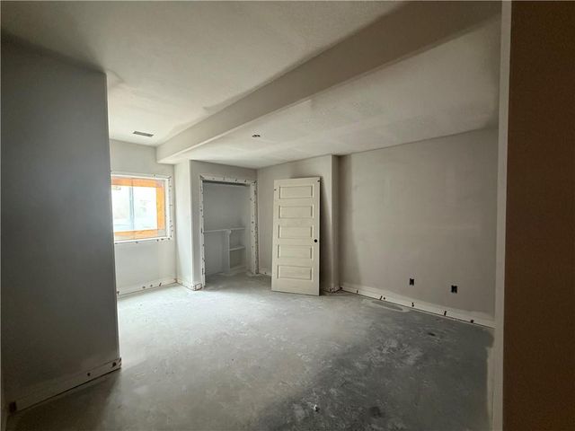 2616 NE Woodland Oak Drive, Lee's Summit, MO 64086