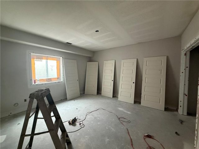 2616 NE Woodland Oak Drive, Lee's Summit, MO 64086