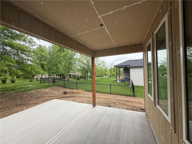 2616 NE Woodland Oak Drive, Lee's Summit, MO 64086