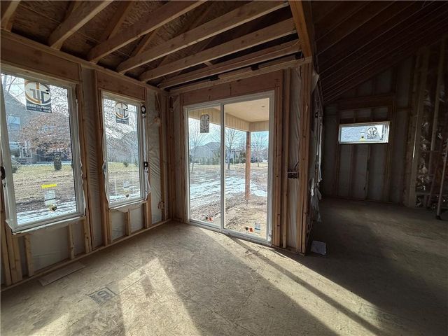 2616 NE Woodland Oak Drive, Lee's Summit, MO 64086