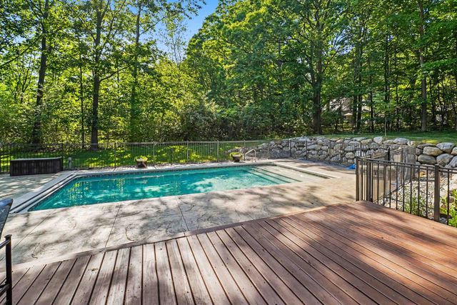 5143 Green Meadows Road, Grand Blanc, MI 48439